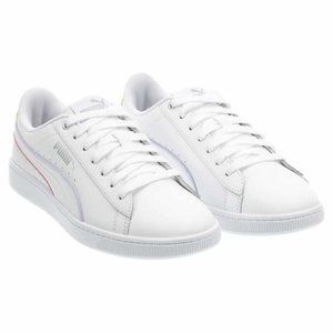 New in box Ladies Vicky Pumas w/ stripe detail